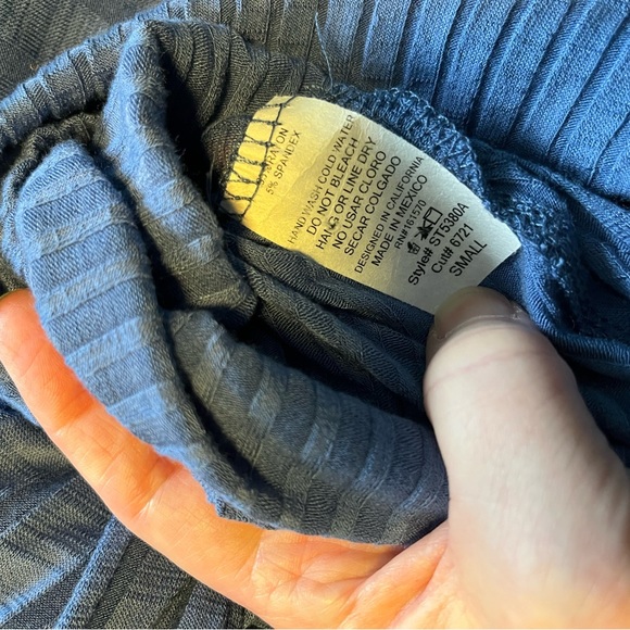 Sugarfox Long-sleeve Scoop Neck Top - Picture 5 of 5